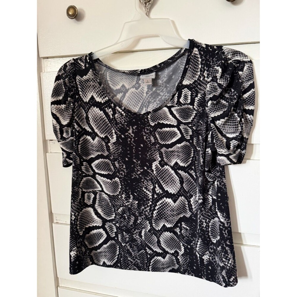 Worthington Black and White Snake-Print Short Sleeve Top